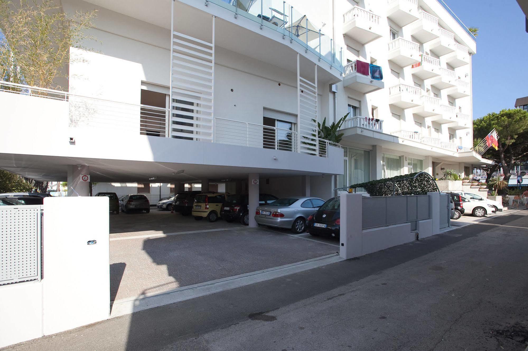 Hotel Tropical Lido di Jesolo Exterior photo